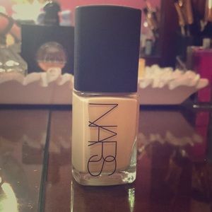 NARS Sheer Glow Foundation in Gobi